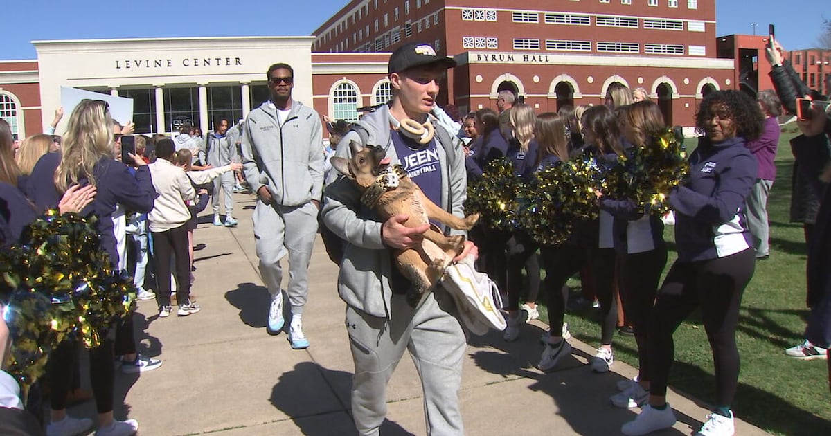 Queen’s basketball gets sendoff fit for a royal as they prepare for the big dance – WSOC TV