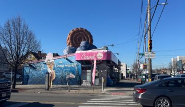 A Giant Flying Saucer Lands on a Brooklyn Carvel