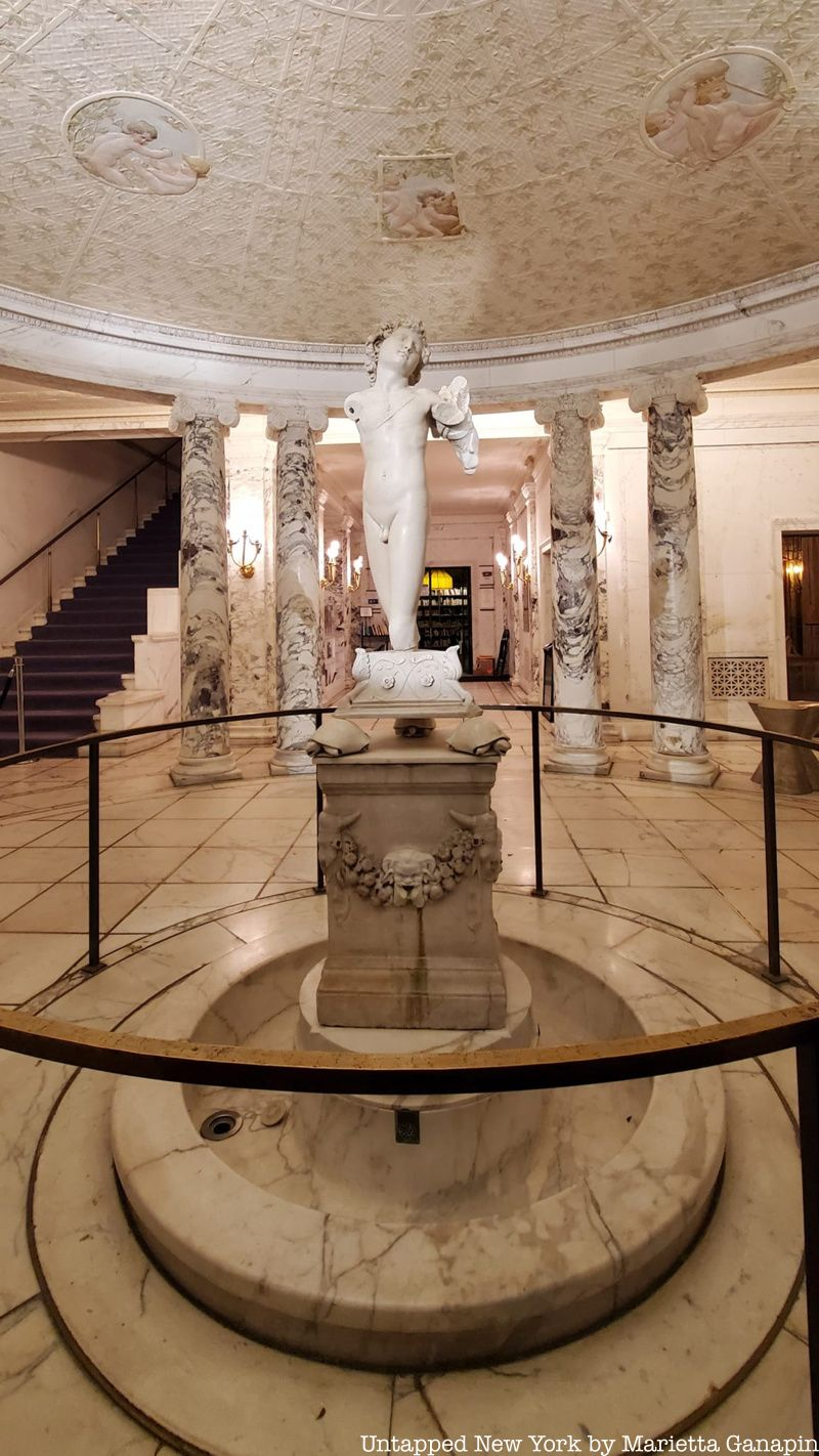 A replica of the Michelangelo sculpture inside Villa Albertine