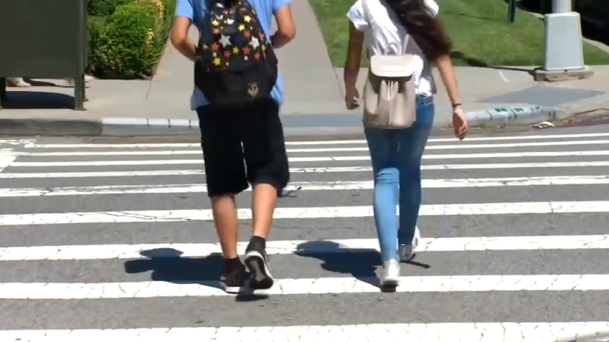 NYC speed limits will drop to 15 mph in school zones, Mamdani says – NBC New York