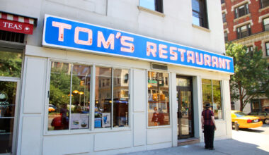 5 Tasty New York Restaurants To Visit Where Seinfeld Fans Still Bask In '90s Nostalgia