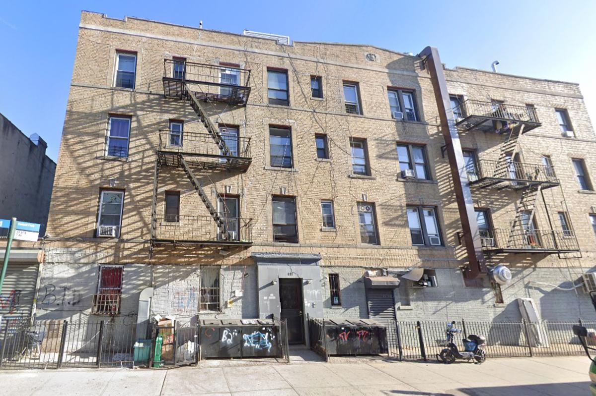 Ghoulish gal slices sister with meat clever, makes eerie 'death sentence' claim: cops