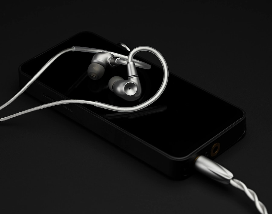 meze-audio-astru-iem-with-phone