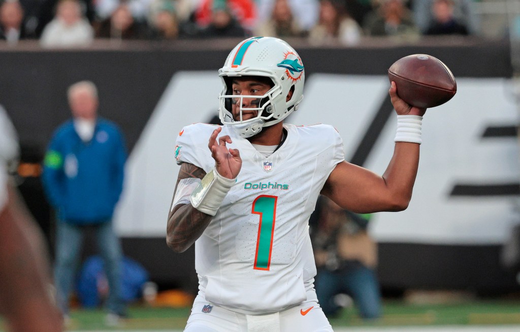 Miami Dolphins quarterback Tua Tagovailoa throws a pass during the second quarter against the New York Jets at MetLife Stadium.