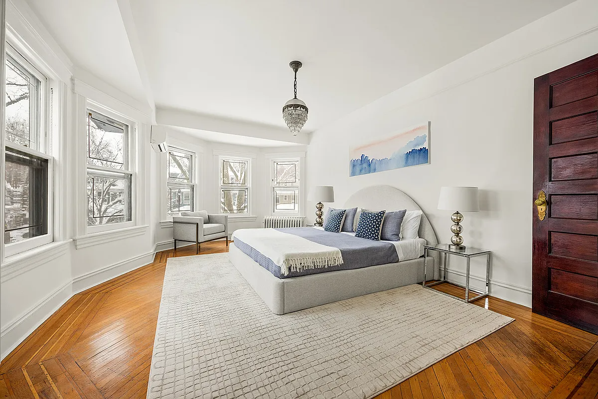 a bedroom with two exposures