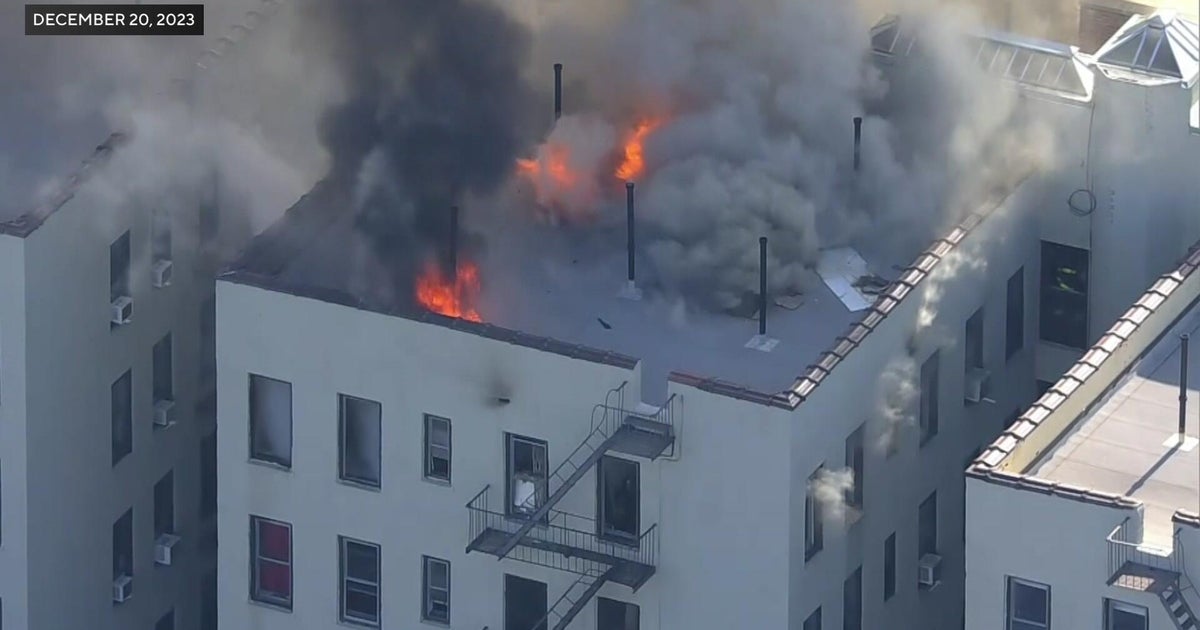 Tenants displaced by 2023 Queens apartment fire sue landlord over stalled repairs