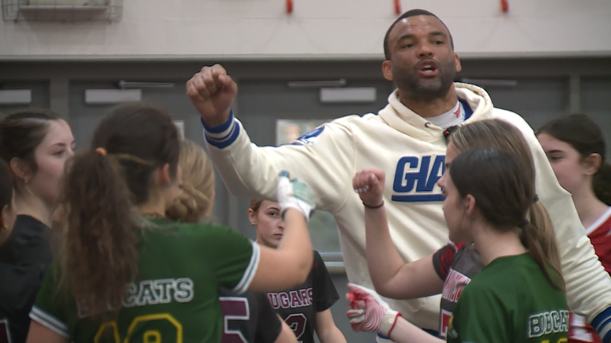 Former New York Giants players train Section VII girls' flag football players for upcoming season