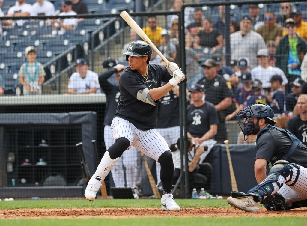 Oswaldo Cabrera batting during New York Yankees Spring Training.