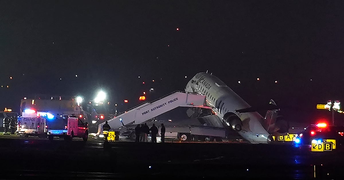 Air Canada flight collides with Port Authority vehicle at New York's LaGuardia; flights halted