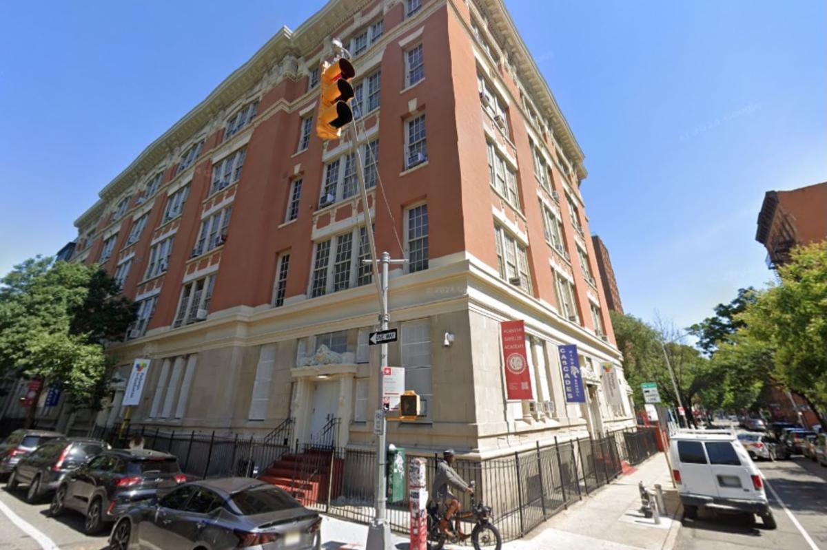 Teen boy caught with loaded gun in NYC school: cops