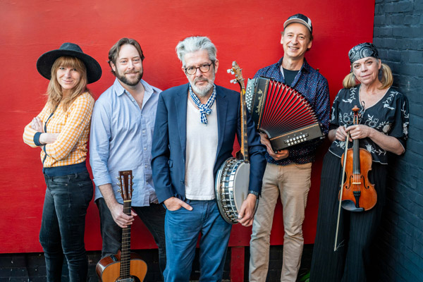 The Newton Theatre presents Solas 30th Anniversary Tour on March 6th