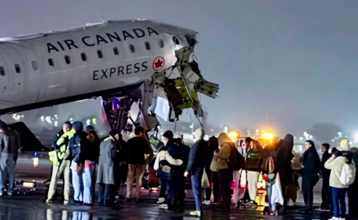 Air Canada Express Plane Collides With Ground Vehicle At New York's LaGuardia Airport, 4 Critical