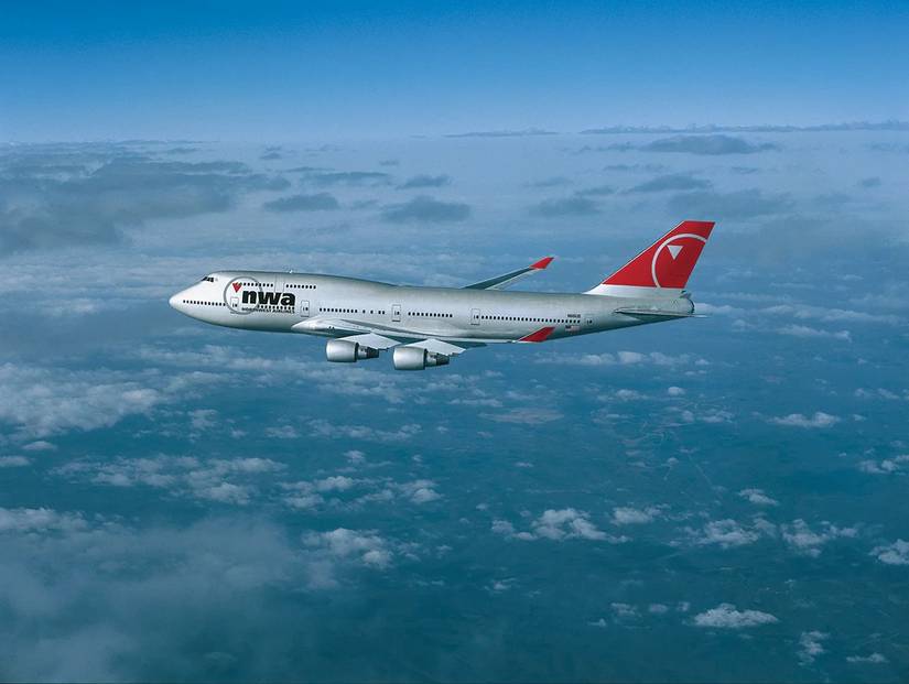 NWA 747-400 in flight