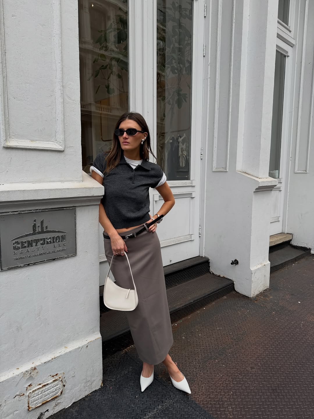 pencil skirt, knit top, heels.