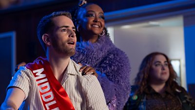 Close-up of three characters from Smoggie Queen looking in awe at something offscreen. 