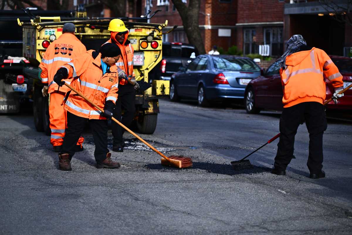 City’s ‘Pothole Blitz’ resumes on Saturday for third straight weekend of repairing dangerous craters on roadways across Queens – QNS