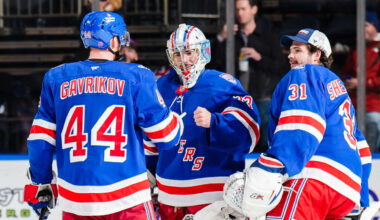 Garand gets 1st NHL win, Rangers cruise past Blackhawks