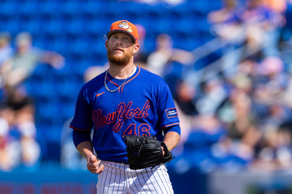 New York Mets pitcher Craig Kimbrel in uniform with a glove, looking up.