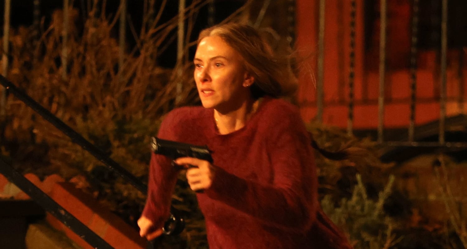 Scarlett Johansson Runs Through Streets of Queens Filming ‘The Exorcist’ Late Night Scenes | Scarlett Johansson, The Exorcist | Celebrity News and Gossip | Entertainment, Photos and Videos