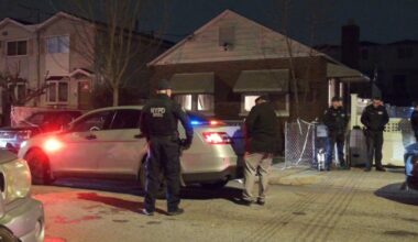 Molotov cocktails thrown at Staten Island house, search underway for 2 suspects, NYPD says