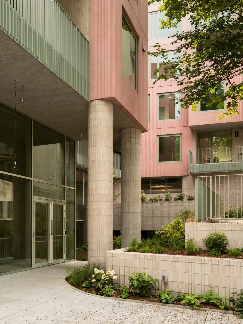 Backyard of pink-concrete building in Brooklyn