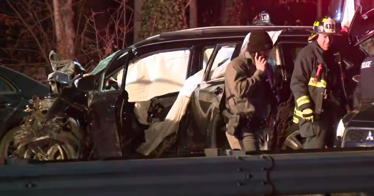 2 dead in Southern State Parkway crash, highway closed for hours, N.Y. State Police say