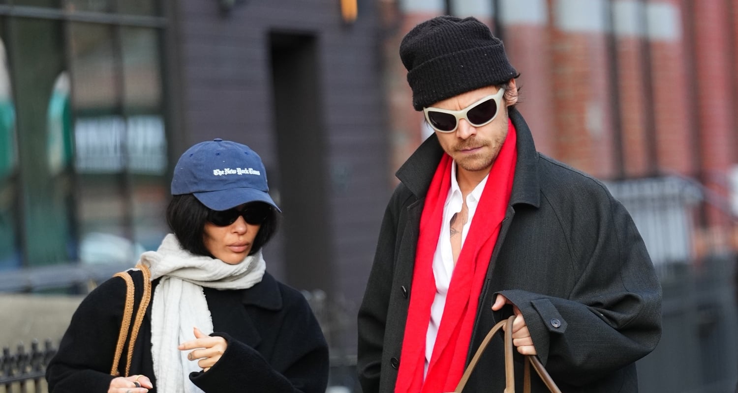 Harry Styles & Girlfriend Zoe Kravitz Catch Flight Out of NYC | Harry Styles, Zoe Kravitz | Celebrity News and Gossip | Entertainment, Photos and Videos