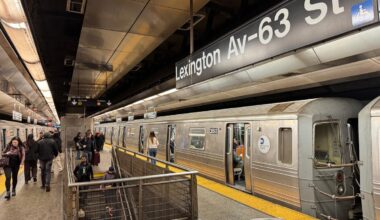 Maniac randomly shoves two strangers onto NYC subway tracks