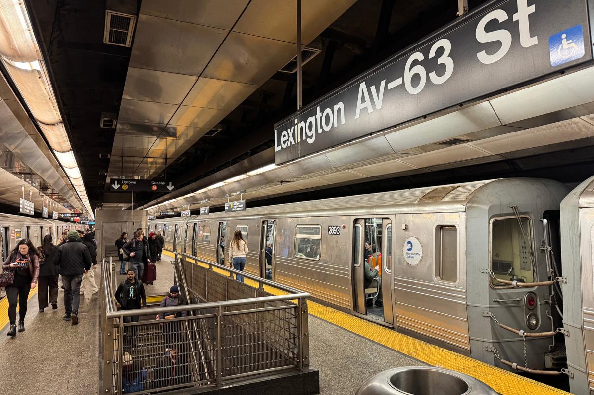Maniac randomly shoves two strangers onto NYC subway tracks