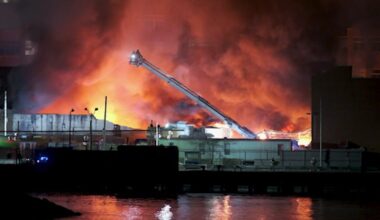 Massive fire in Brooklyn heavily damages industrial building in Sunset Park