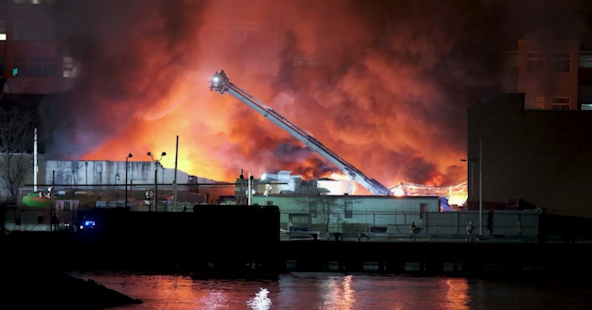 Massive fire in Brooklyn heavily damages industrial building in Sunset Park