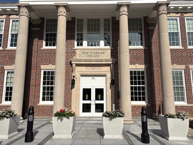 Warrant: Bronx Man, 37, Stole Thousands of Dollars from 76-Year-Old New Canaan Woman