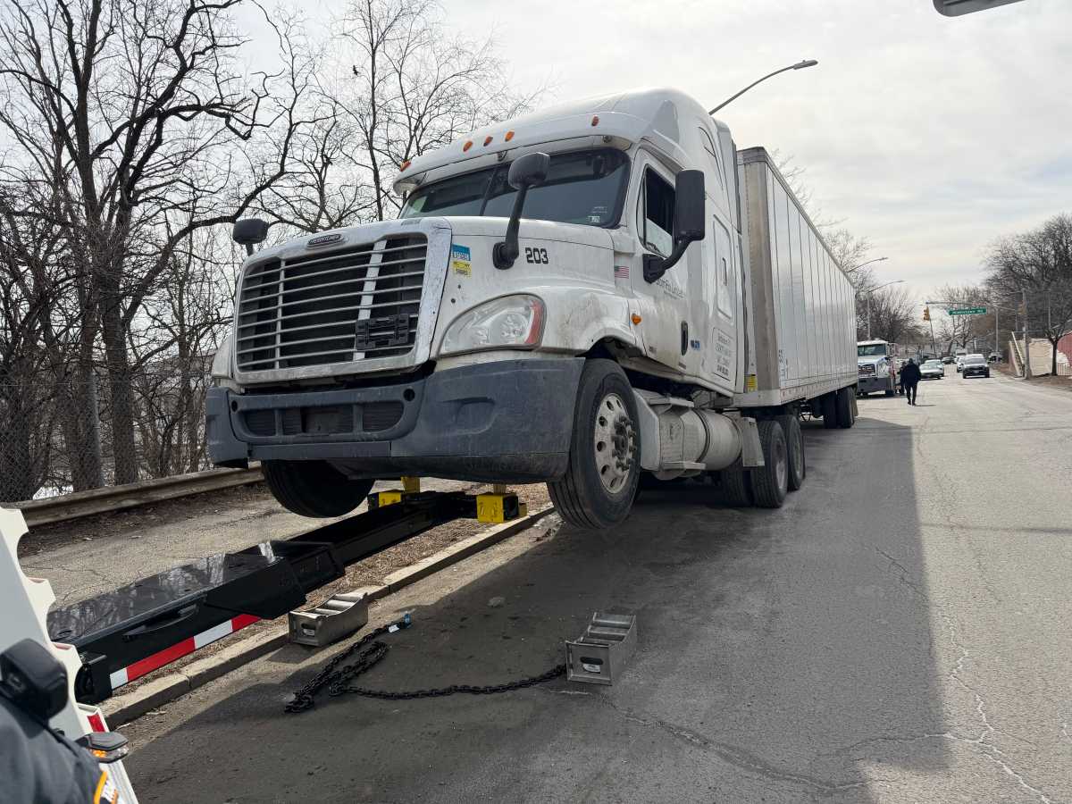 Assembly member Michael Benedetto-funded NYPD heavy duty tow truck targets illegally parked vehicles – Bronx Times
