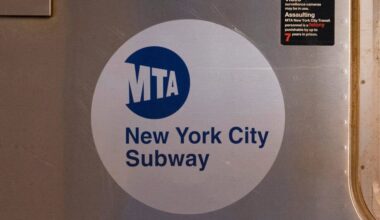 Elderly man dies after being shoved onto Manhattan subway tracks