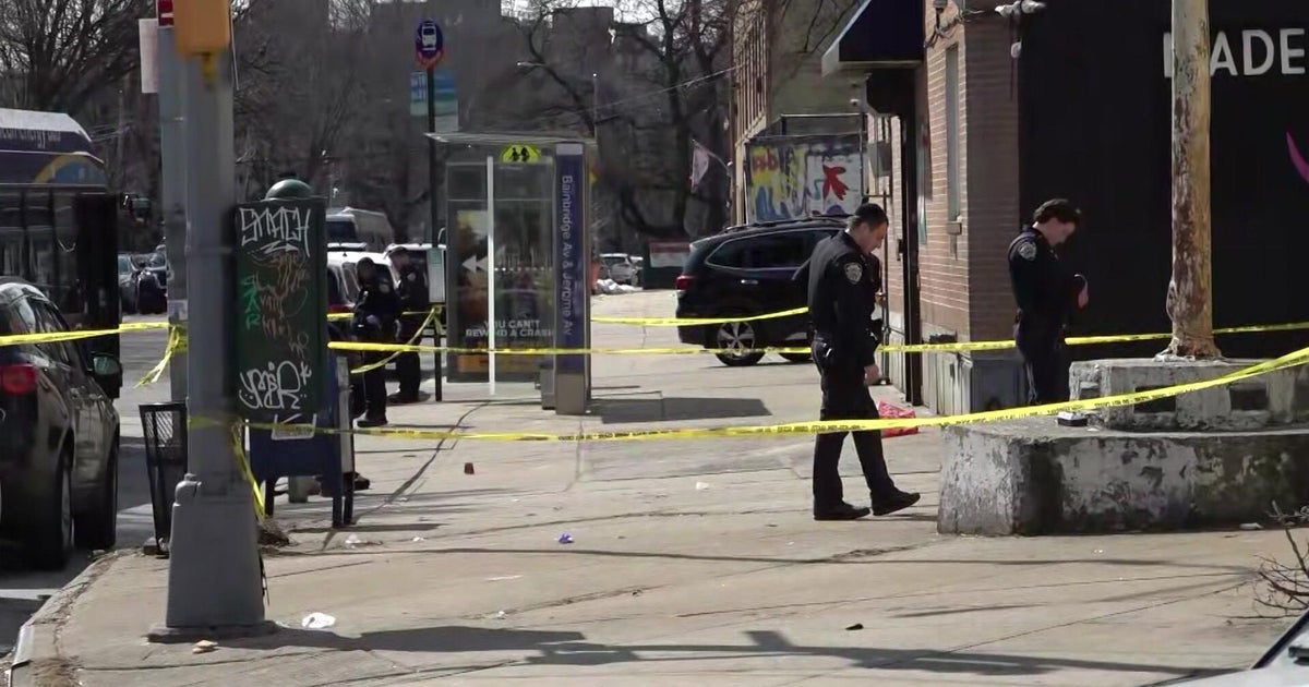 Man shot outside Woodlawn, Bronx subway station, police say