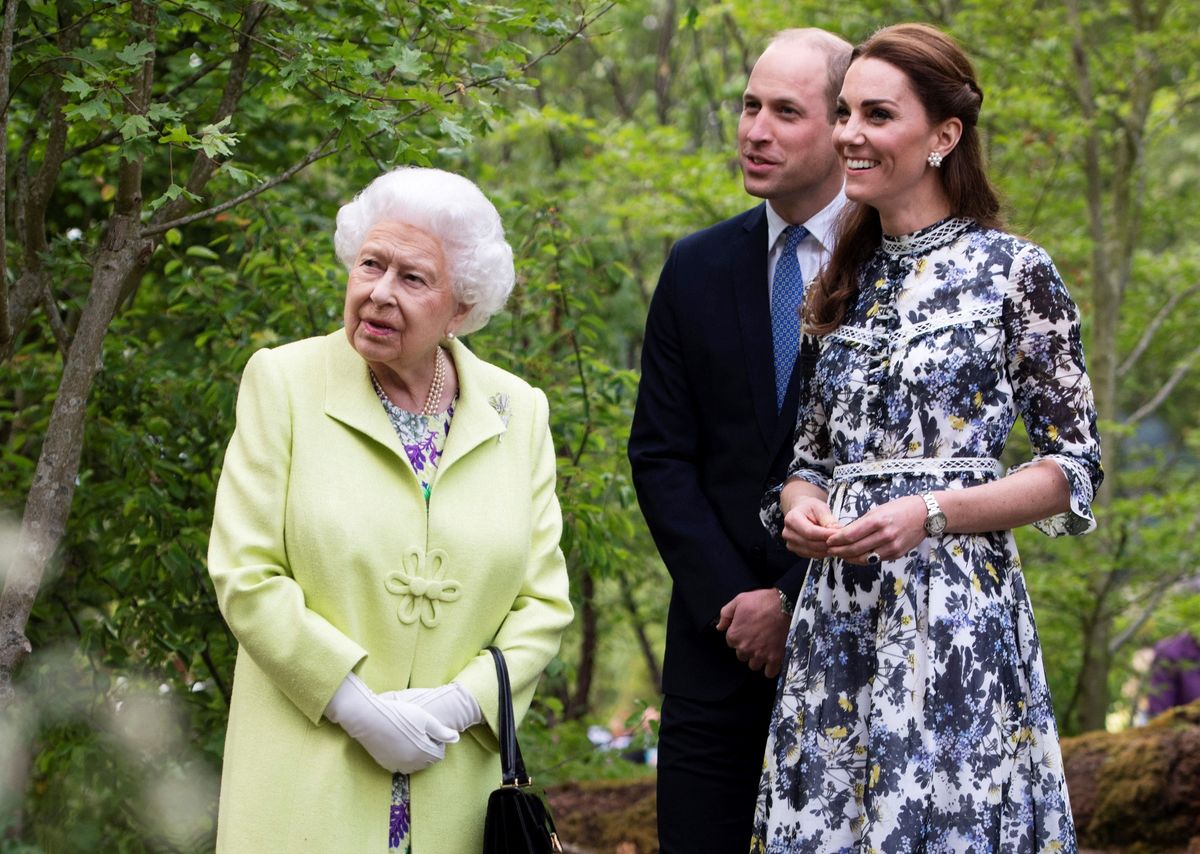 Kate shows the late Queen around the 'Back to Nature Garden' that she designed at the 2019 Chelsea Flower Show