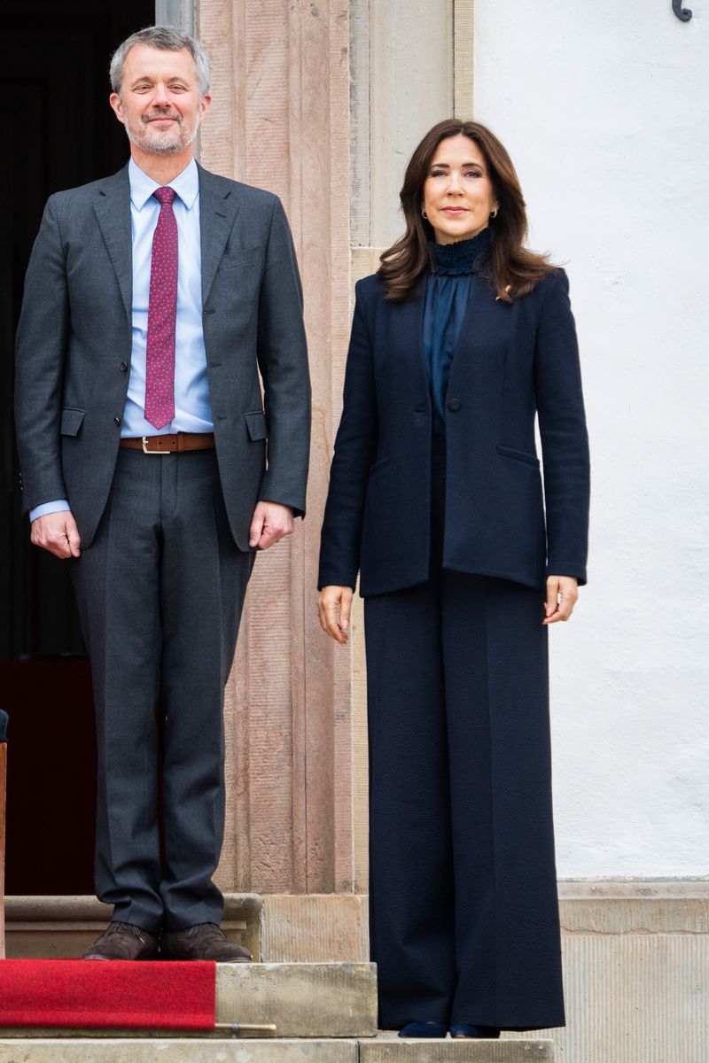 Following her father’s death, Queen Mary shared a deeply personal statement in English, offering a glimpse into her private sorrow.