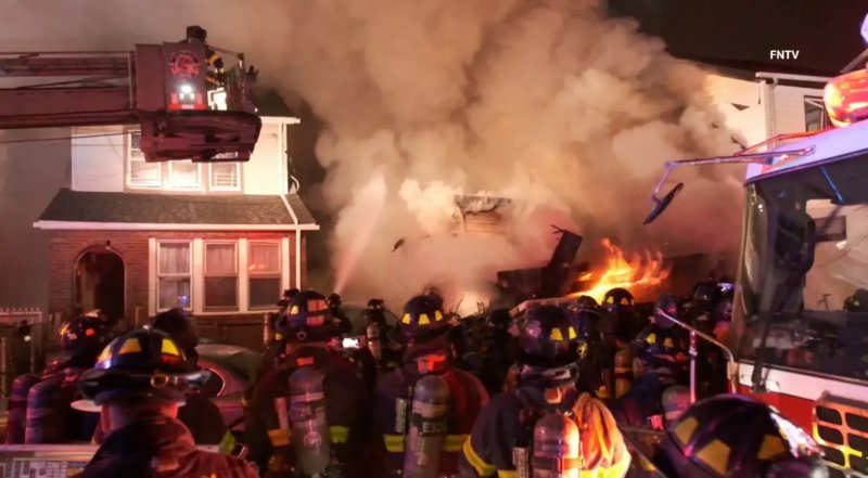 Massive Queens home explosion injures 8 officers and 4 civilians - VIDEO