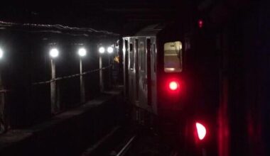 Search on for suspect in No. 4 train stabbing in Lower Manhattan