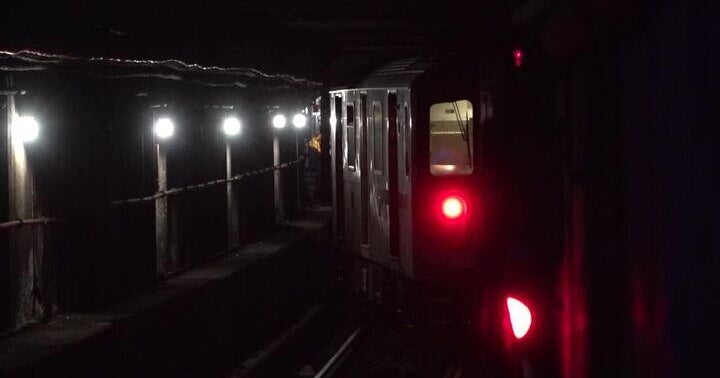 Search on for suspect in No. 4 train stabbing in Lower Manhattan