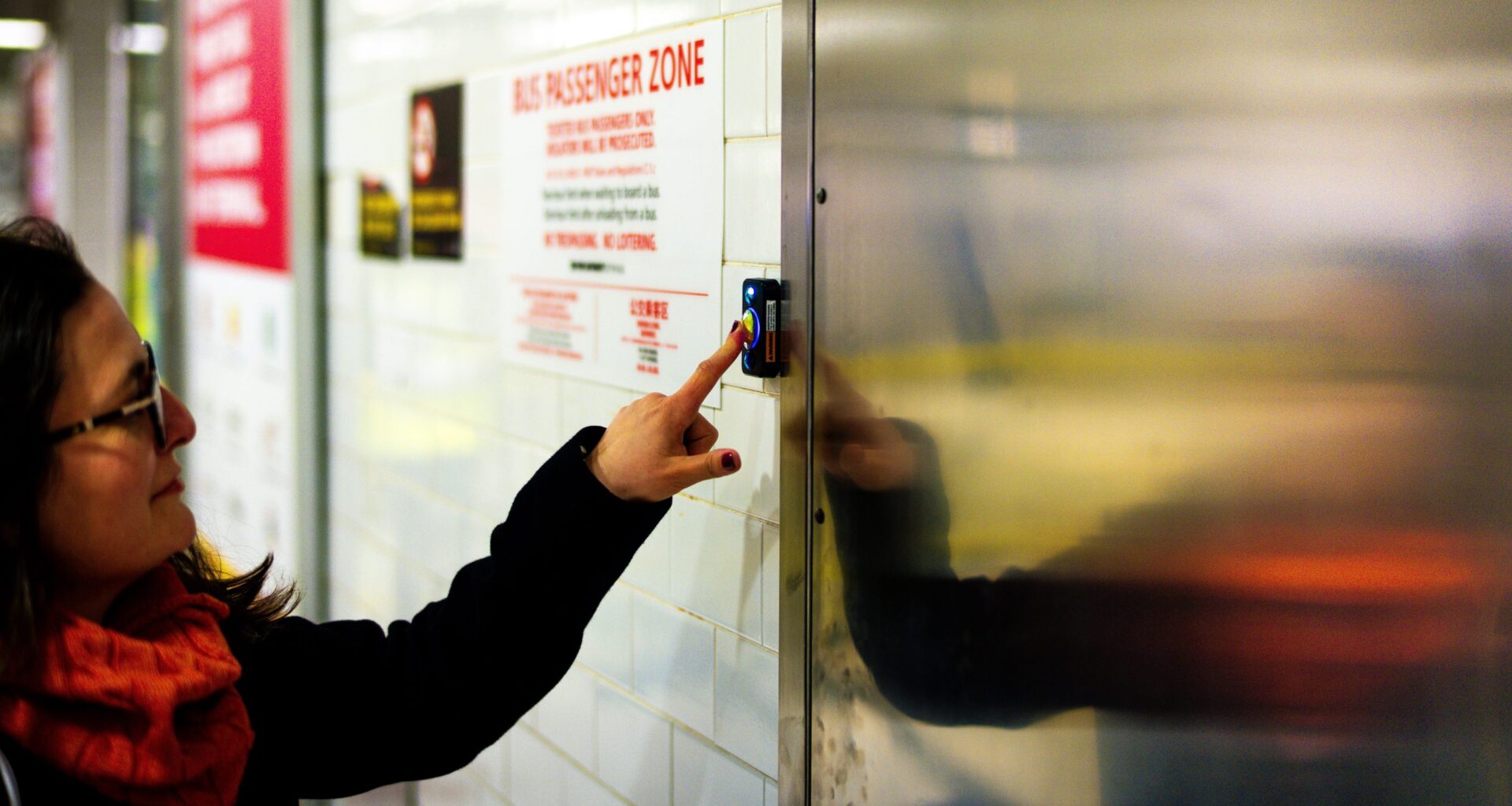 Behind an Unmarked Door at Port Authority, a Tiny Theater Delivers Big Laughs