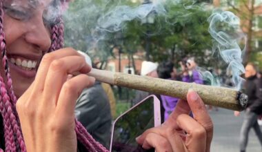 Video. Marijuana smokers celebrate 420 in New York