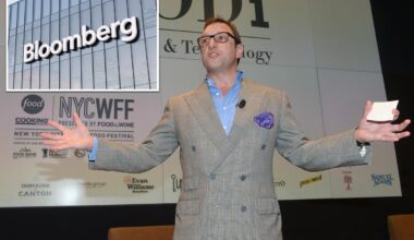 Bloomberg exec sent raunchy messages to male staffer: suit