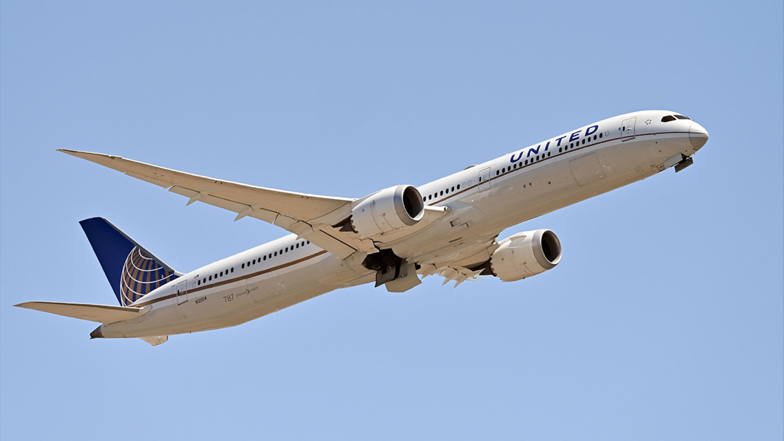 United flight from Chicago's O'Hare airport bound for New York LaGuardia diverted to Pittsburgh for 'potential security concern'