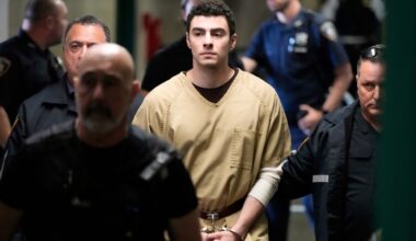 Luigi Mangione's federal trial delayed until October in killing of UnitedHealthcare CEO