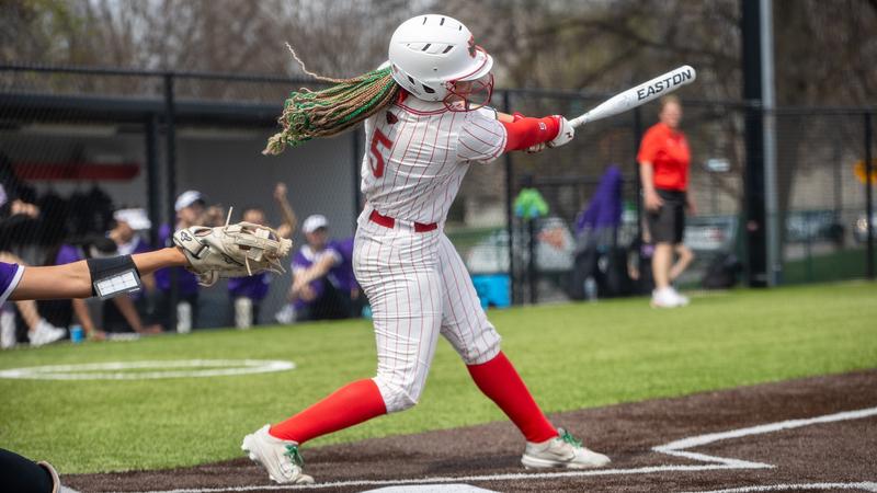 No. 11 WashU Softball Beats NYU Twice to Open Series