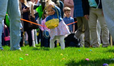 Kids hunt for Easter eggs at New York governor's mansion