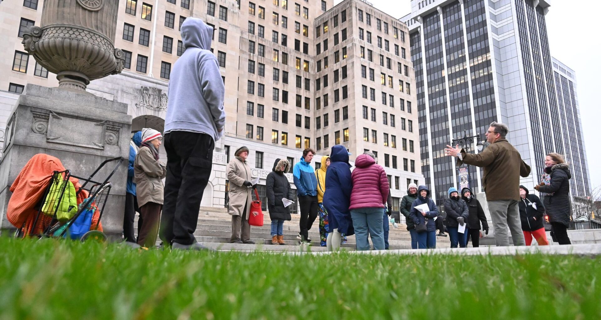 Worshippers attend blustery Easter sunrise service in Albany