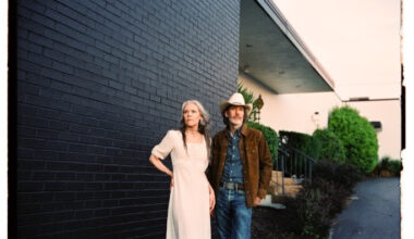 Gillian Welch and David Rawlings Take Acoustic ‘Reckoning’ Tour to Brooklyn Bowl Nashville