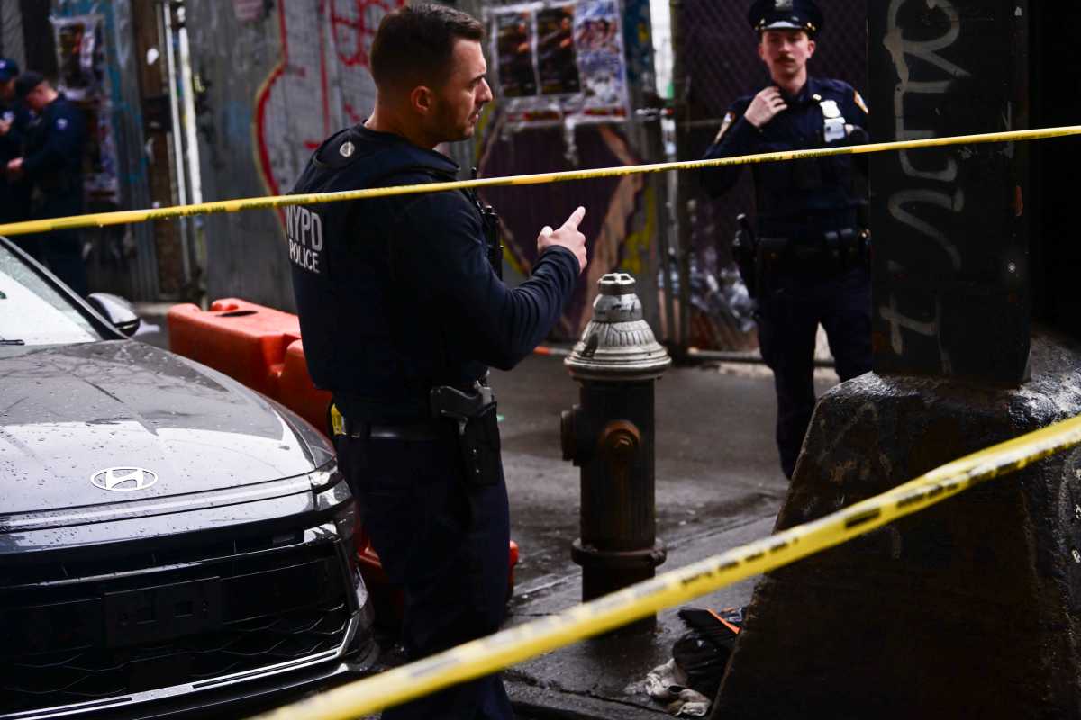 Police at scene of Brooklyn double shooting that left man dead